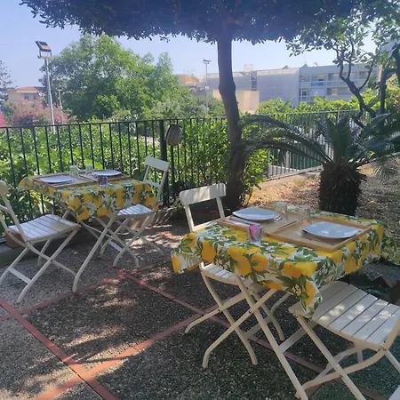 Lumachella לינה וארוחת בוקר 4*